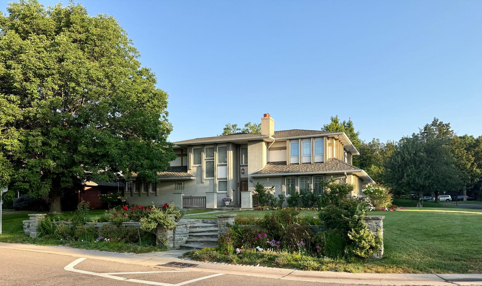 22 Southmoor Dr, Denver, CO